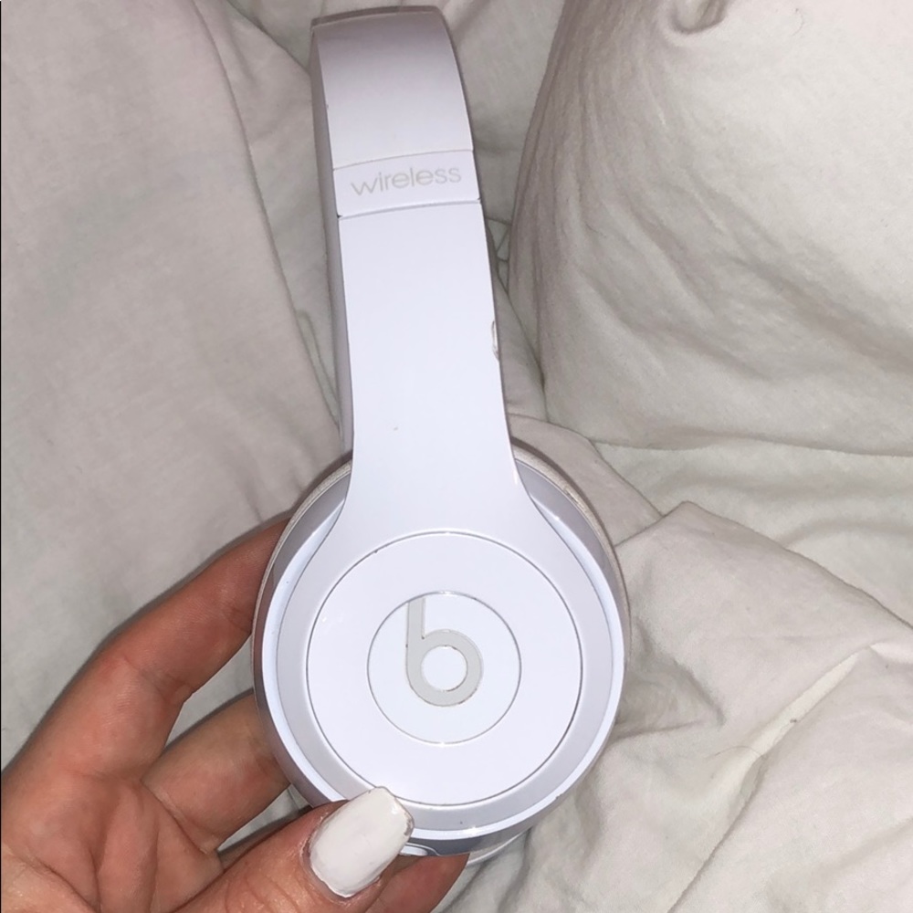 Beats solo 3 White